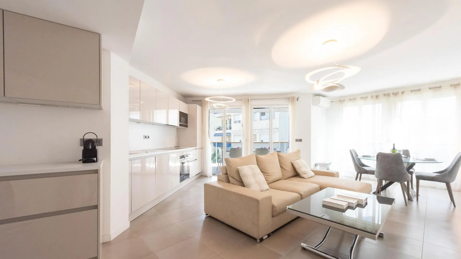 3-Br Apartment With Pool Parking & Beaches 100M Away Cannes