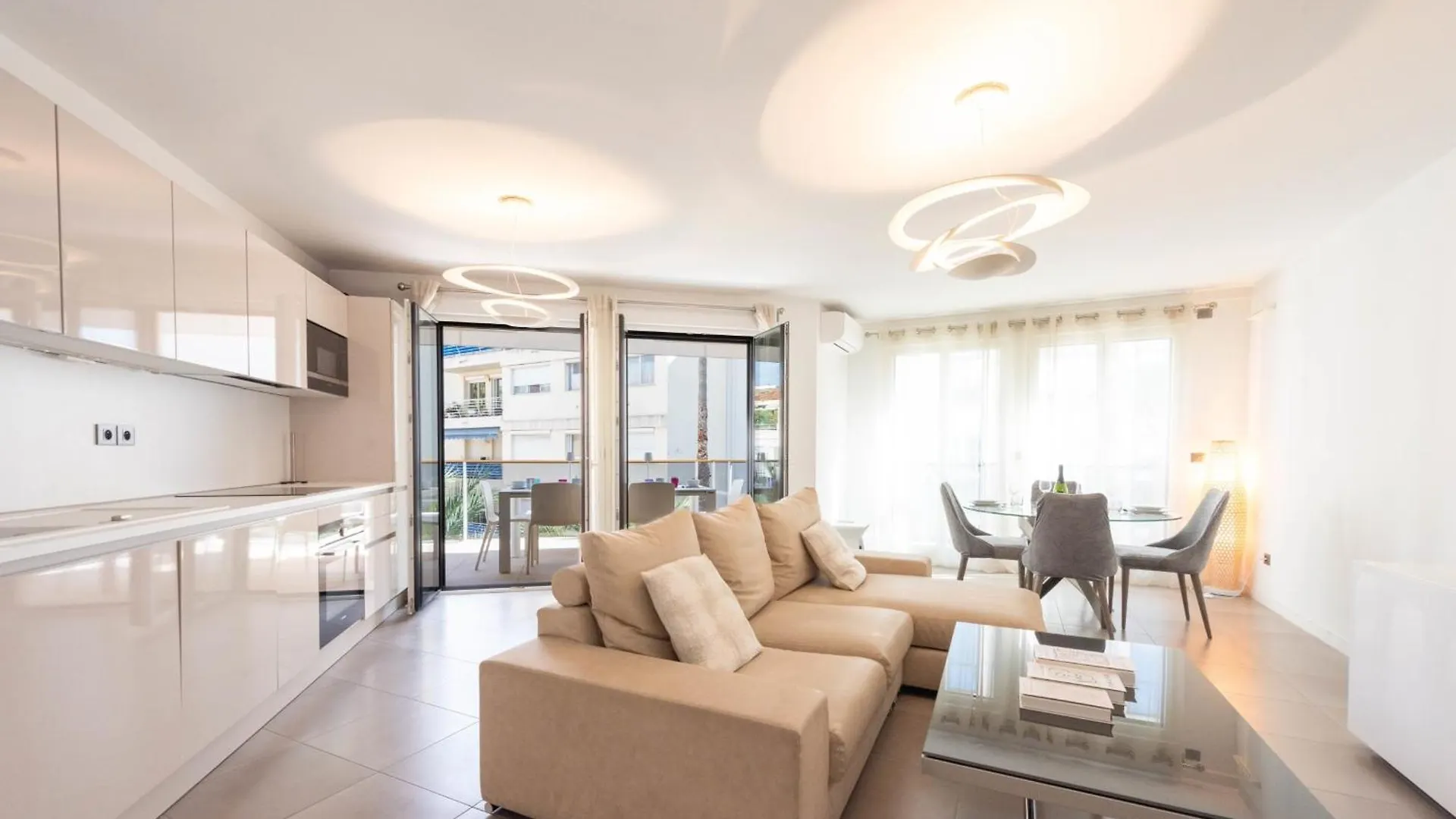 3-Br Apartment With Pool Parking & Beaches 100M Away Cannes