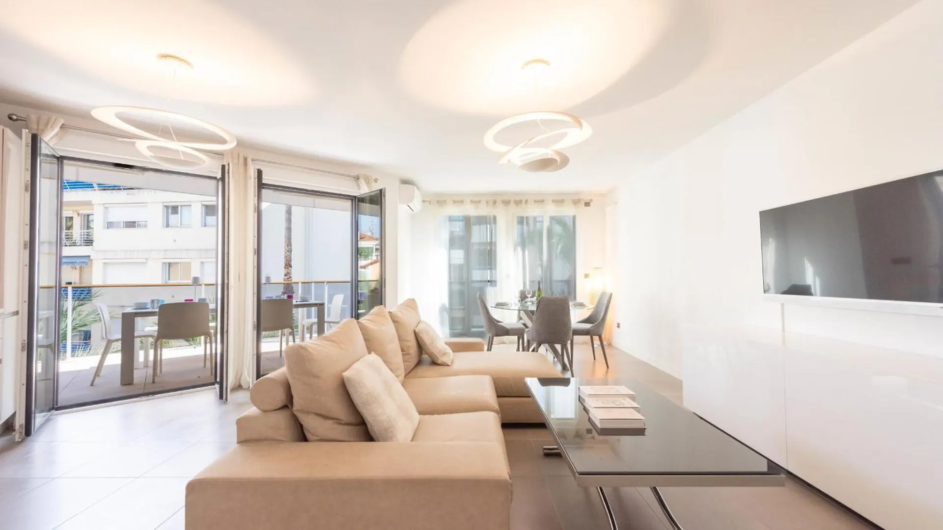 3-Br Apartment With Pool Parking & Beaches 100M Away Cannes France
