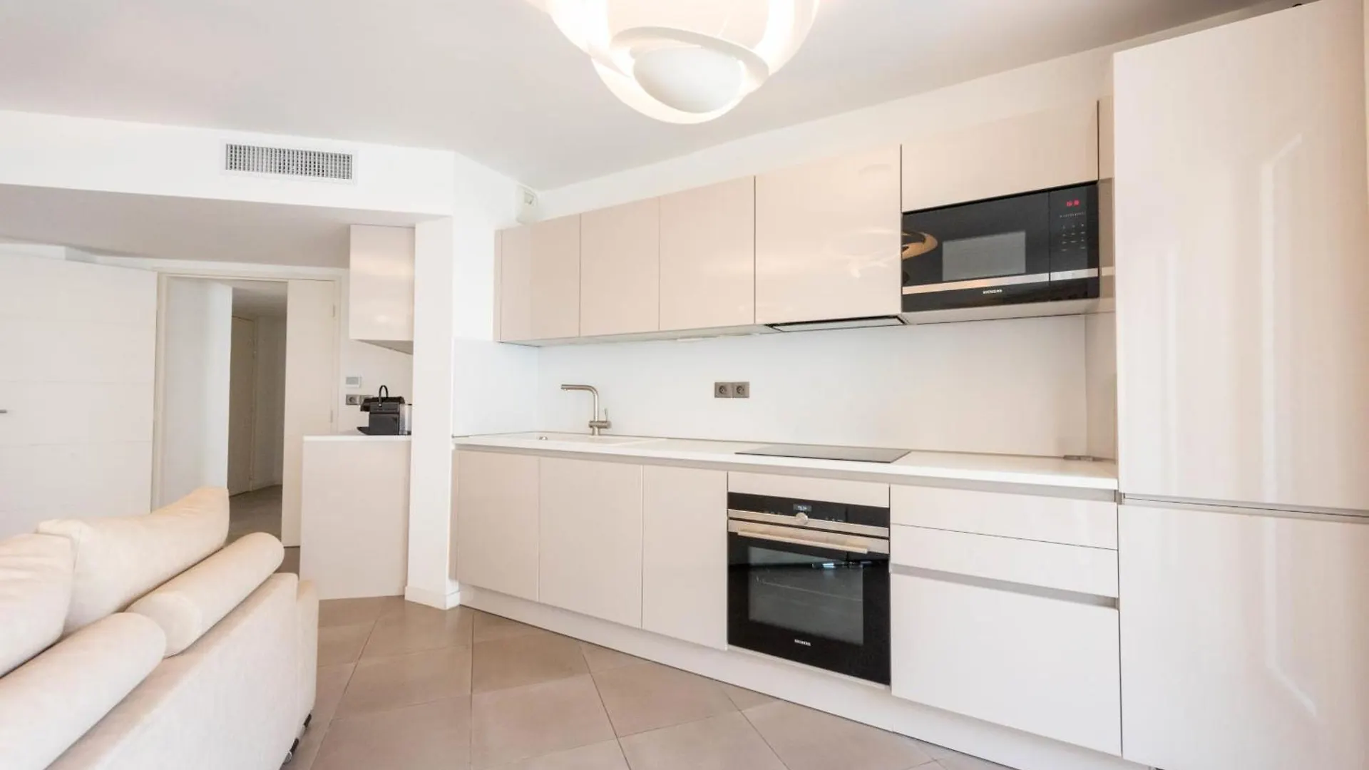 3-Br Apartment With Pool Parking & Beaches 100M Away Cannes