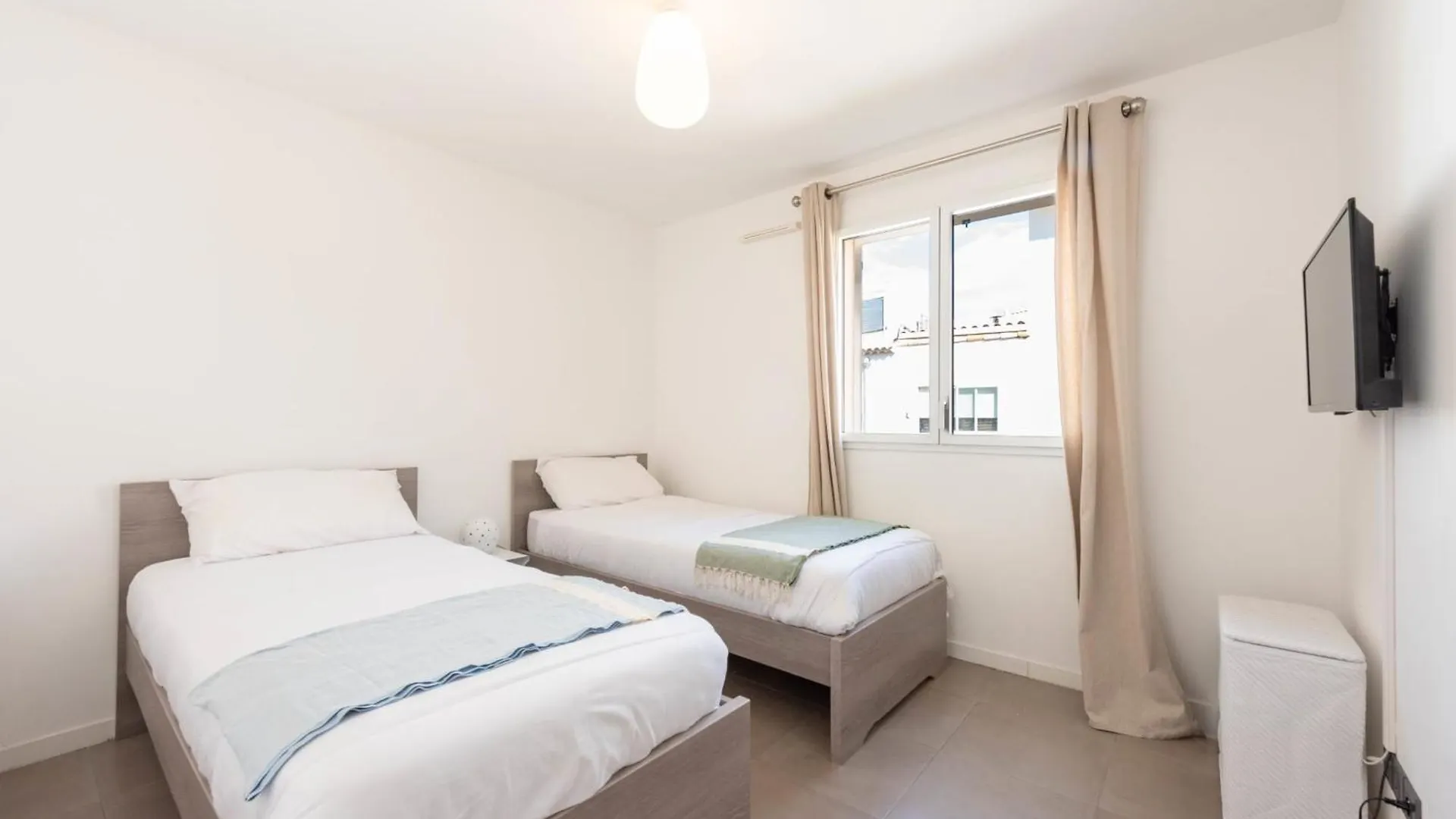 3-Br Apartment With Pool Parking & Beaches 100M Away Cannes