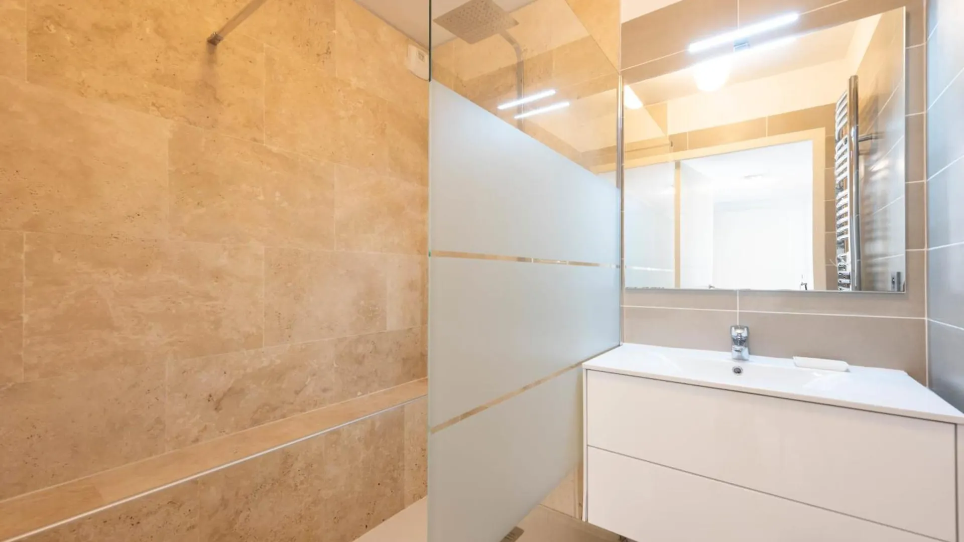 3-Br Apartment With Pool Parking & Beaches 100M Away Cannes