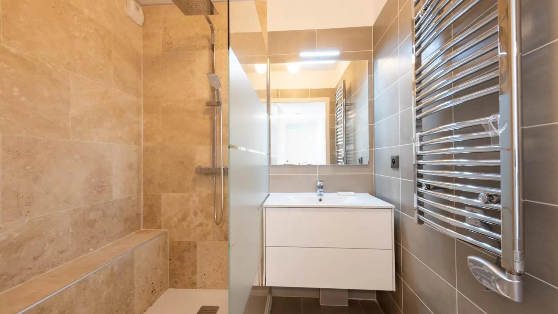 3-Br Apartment With Pool Parking & Beaches 100M Away Cannes